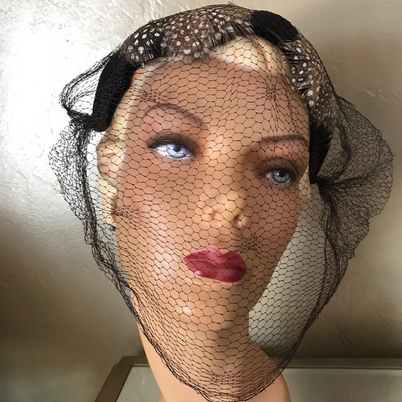LOVELY 1950s\' BROWN VELOUR JULIET CAP WITH FEATHERS AND FULL SPIDER VEIL main image 7